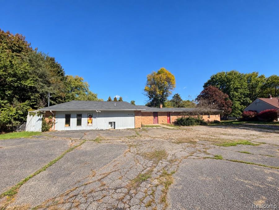 5106 Calkins Road, Flint, MI 48532