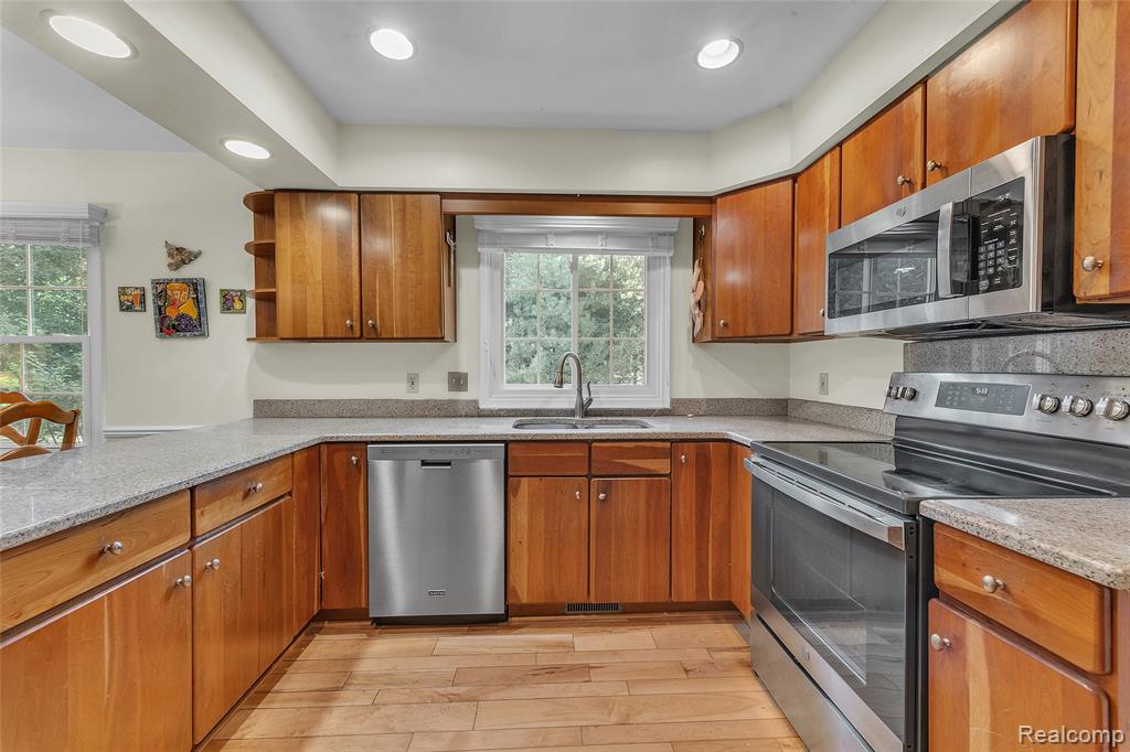 687 Foxhall Road, Bloomfield Hills, MI 48304 — Photo 11