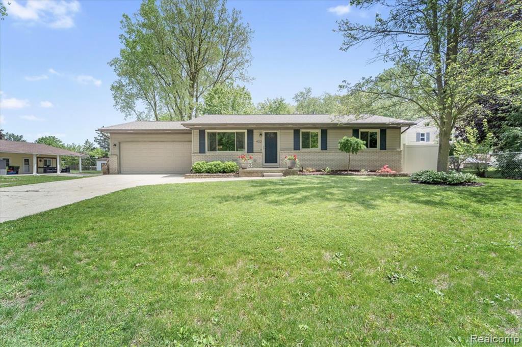 422 Robert Court, Auburn Hills, MI 48326 — front exterior