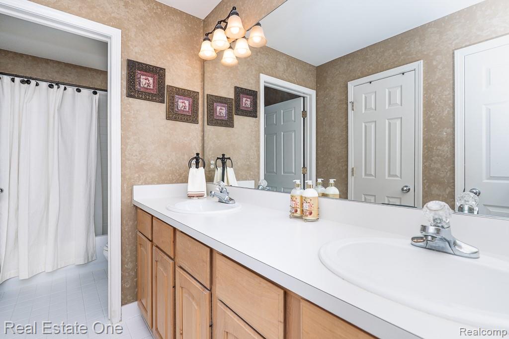 4595 Dunbar Court, Rochester, MI 48306 — Photo 28