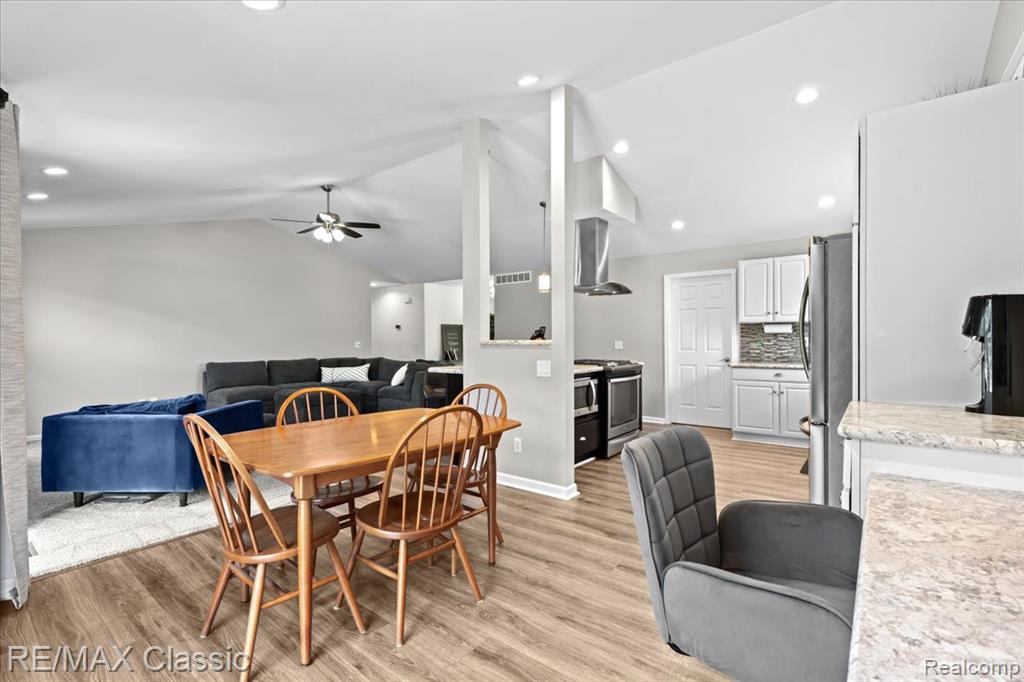 4176 W Pointe Drive, Waterford, MI 48329 — Photo 15