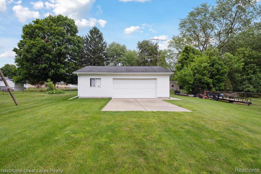 4098 Sam Snead Drive, Flint, MI 48506 — Photo 41