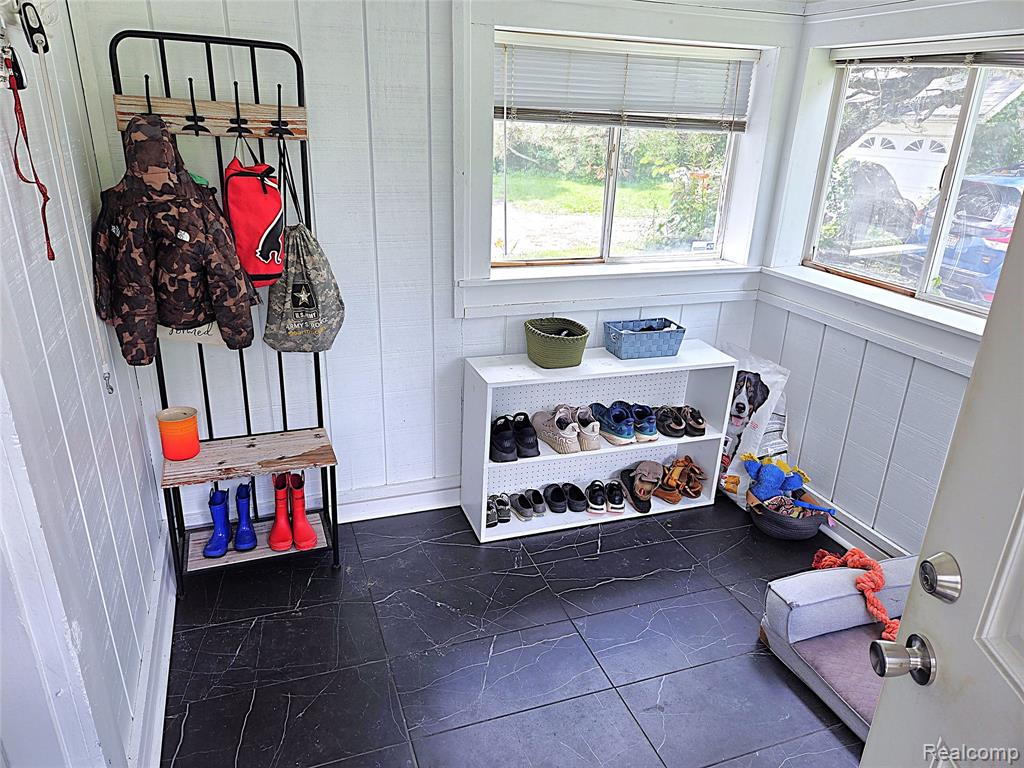 205 E Iroquois Road, Pontiac, MI 48341 — Photo 23