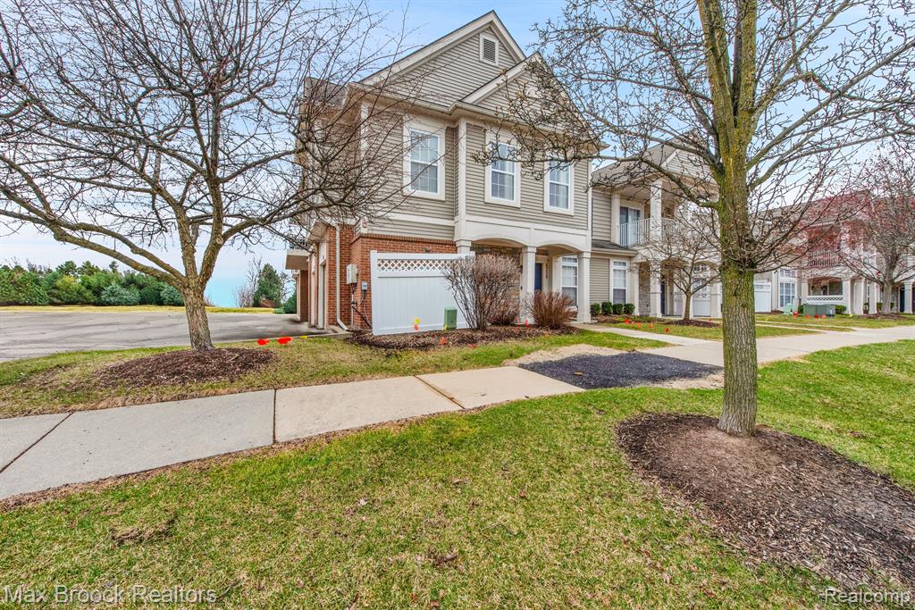 4210 ADDINGTON Drive, Commerce Twp, MI 48390 — Photo 17