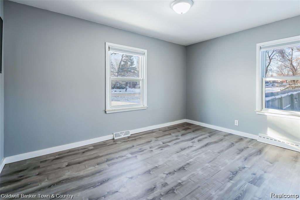 4383 Green Lake Road, West Bloomfield, MI 48323 — Photo 14