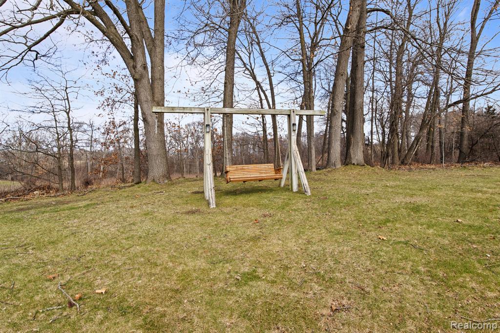 6330 STONEWOOD Drive, White Lake, MI 48383 — Photo 37