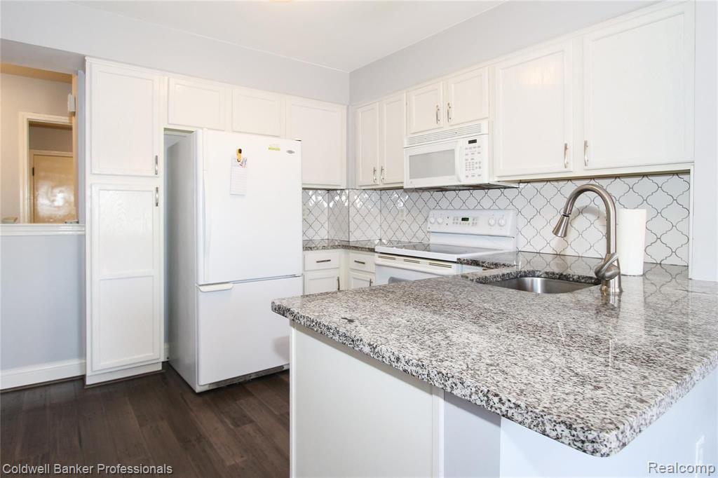 3110 VILLAGE Circle, Ann Arbor, MI 48108 — Photo 12