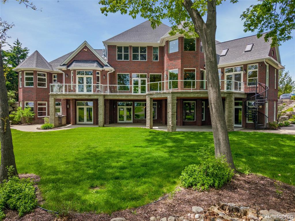 7432 Foxburg Court, Clarkston, MI 48348 — Photo 11