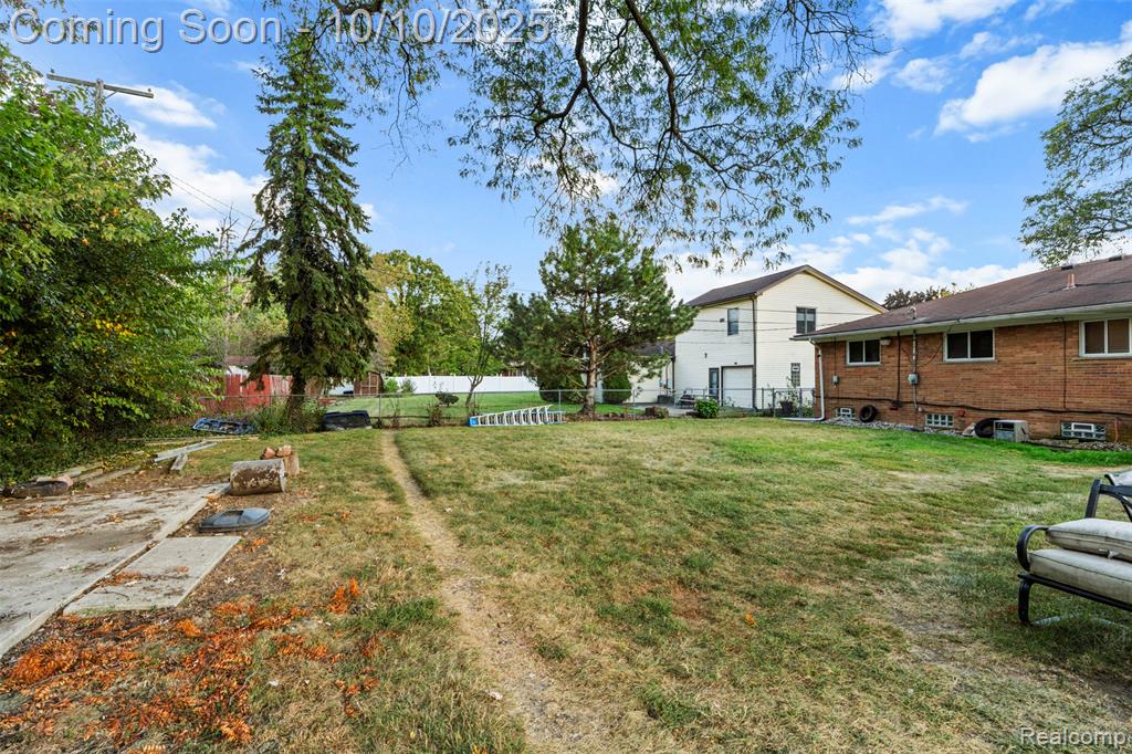 19945 Woodside Street, Harper Woods, MI 48225 — Photo 20