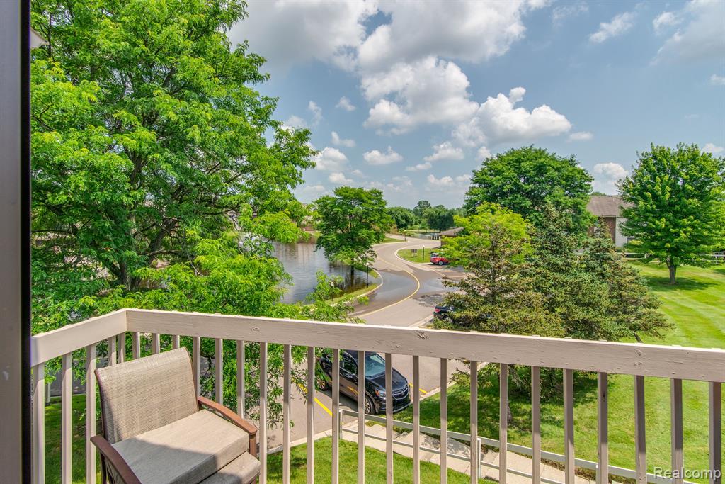 6598 MAPLE LAKES Drive, West Bloomfield, MI — Photo 26