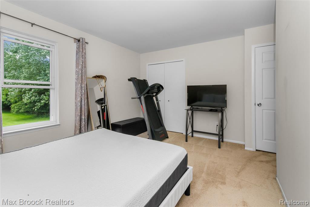 5484 Kingsfield Drive, West Bloomfield, MI — Photo 32