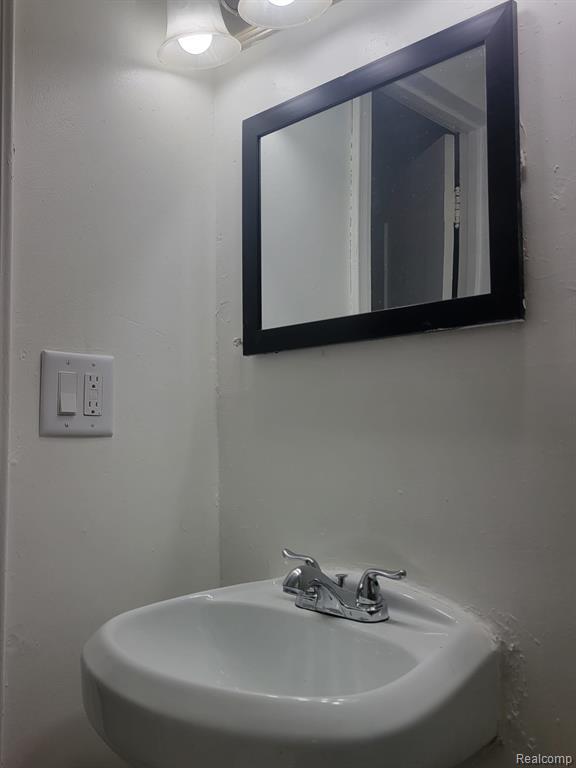 7027 Chalmers Avenue, Warren, MI 48091 — Photo 13