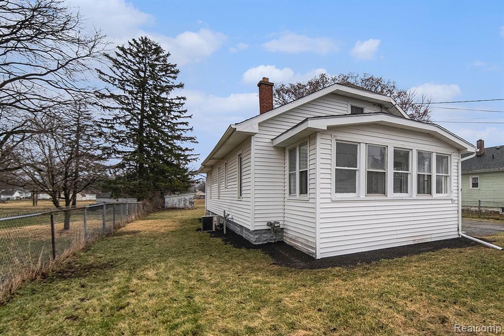 845 Brentwood Road, Jackson, MI 49202 — front exterior