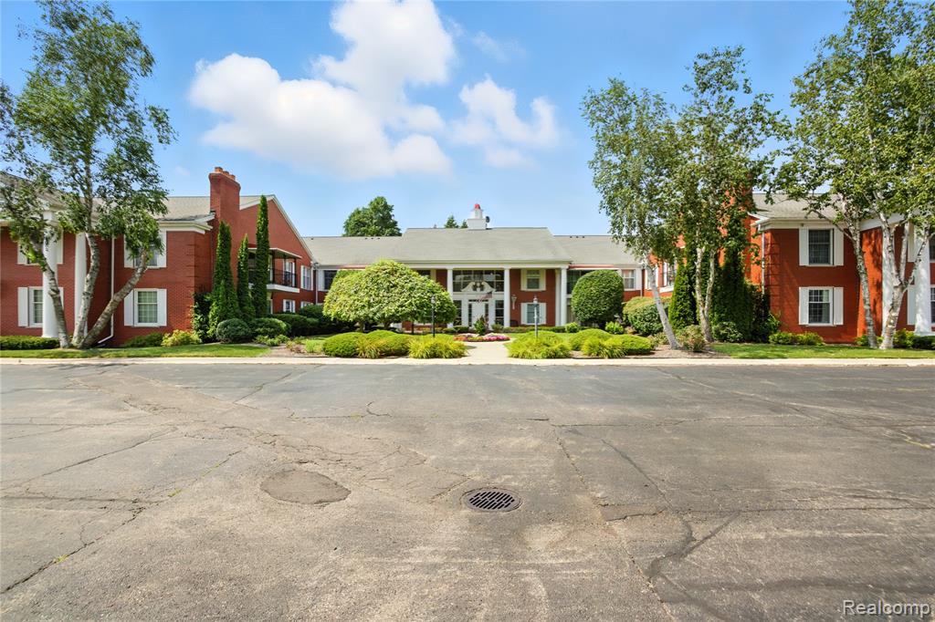 19710 W 13 Mile Road, 211, Beverly Hills, MI 48025 — Photo 45