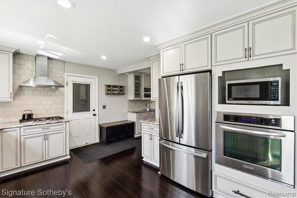 5896 HUNTERS GATE Drive, Troy, MI 48098 — Photo 8