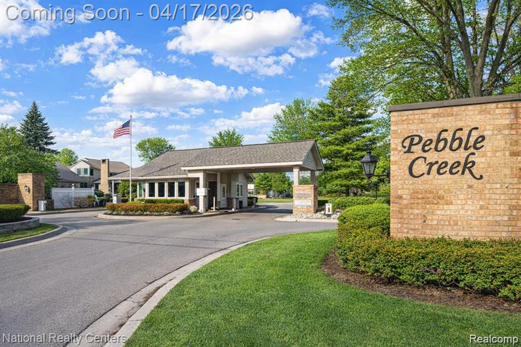 7309 Creek View Circle, West Bloomfield, MI — front exterior