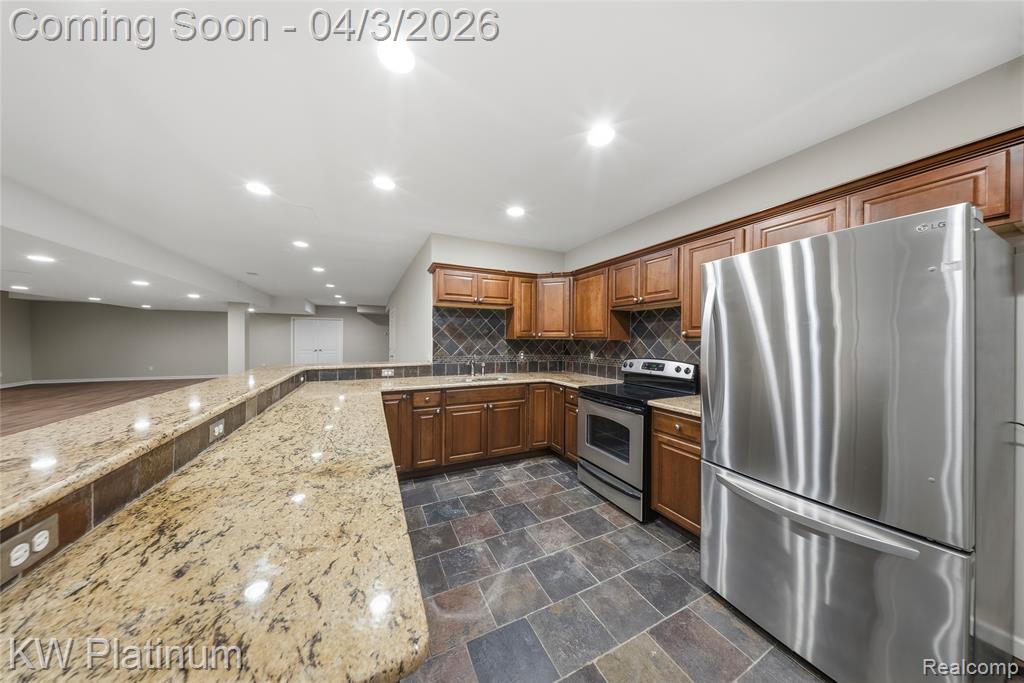 48877 Point Lakeview Drive, Chesterfield, MI 48047 — Photo 52