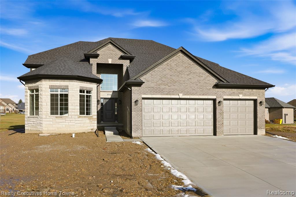 35701 Strongford Drive, New Baltimore, MI, 48047