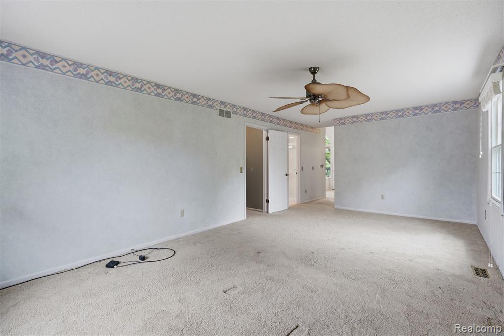 9277 Burning Tree Drive, Grand Blanc, MI 48439 — Photo 29