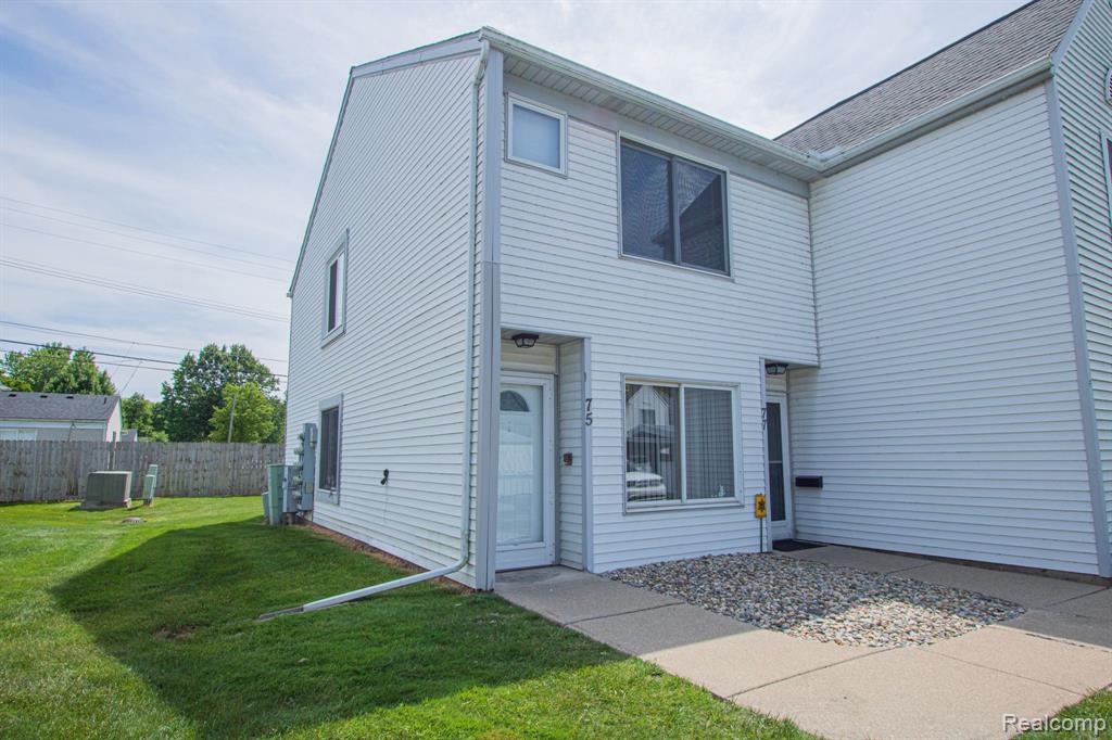 75 ROSEBUD Lane, Mount Clemens, MI 48043 — Photo 2