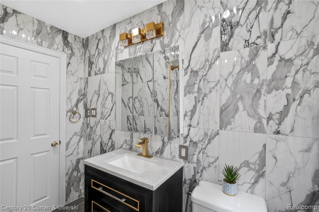 5 Barclay Court, Dearborn, MI 48126 — Photo 14