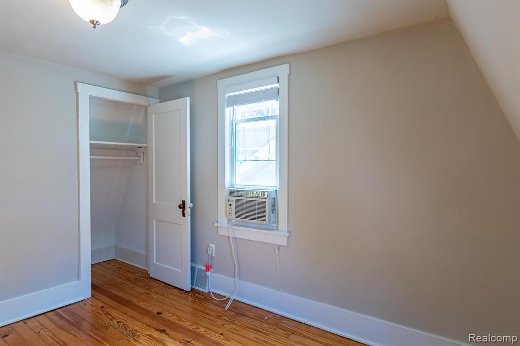 934 N CENTER Street, Royal Oak, MI 48067 — Photo 14
