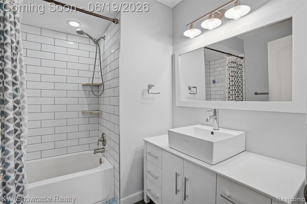 6053 N Bay, Clarkston, MI — Photo 12