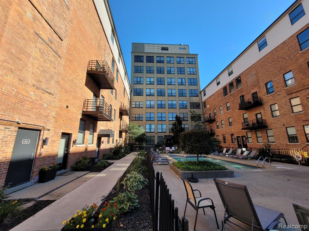 6533 E JEFFERSON Avenue, 14, Detroit, MI 48207 — Photo 2