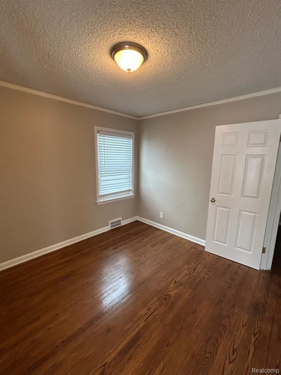 1809 Roslyn Road, Grosse Pointe Woods, MI 48236 — Photo 3