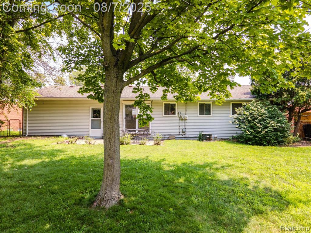 43403 Vivian Drive, Sterling Heights, MI 48313 — Photo 34