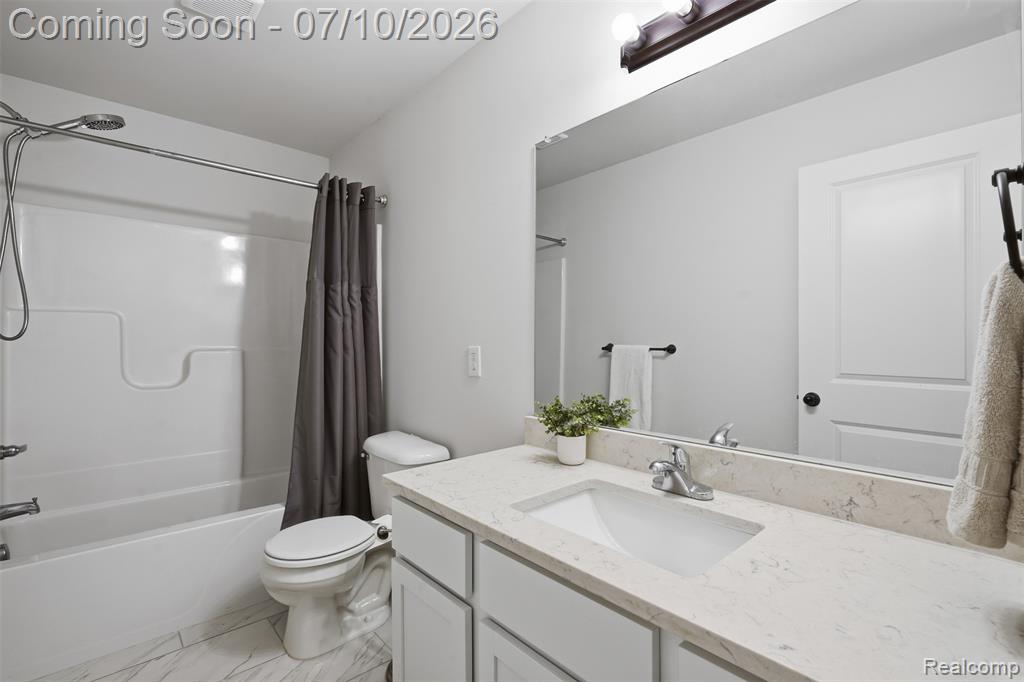 11789 Hines Place Drive, Livonia, MI 48150 — Photo 28