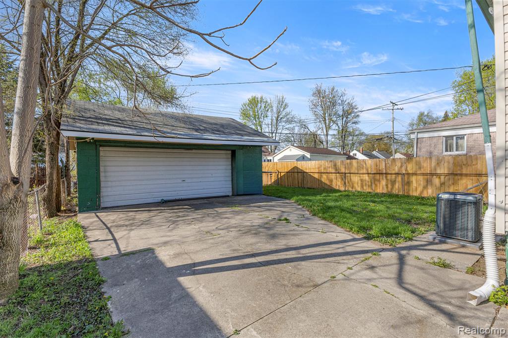 26045 Eton Avenue, Dearborn Heights, MI 48125 — Photo 26