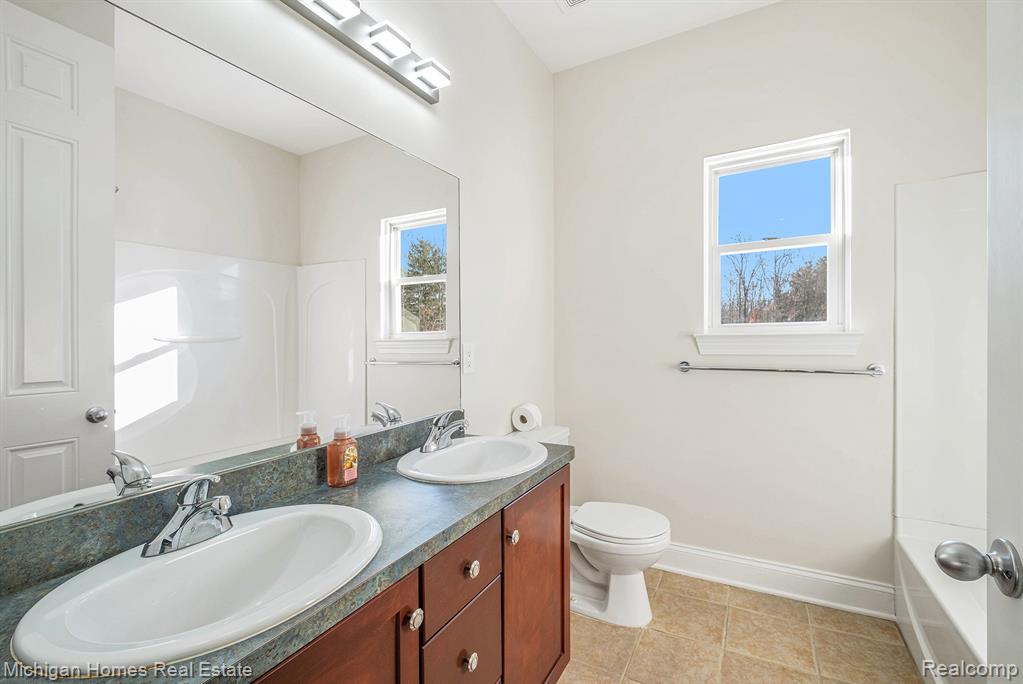 8096 Peninsula Circle, Grand Blanc, MI — Photo 17