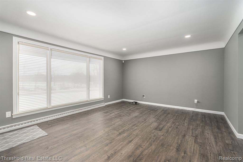 5595 Old Orchard Trail, Orchard Lake Village, MI 48324 — Photo 11