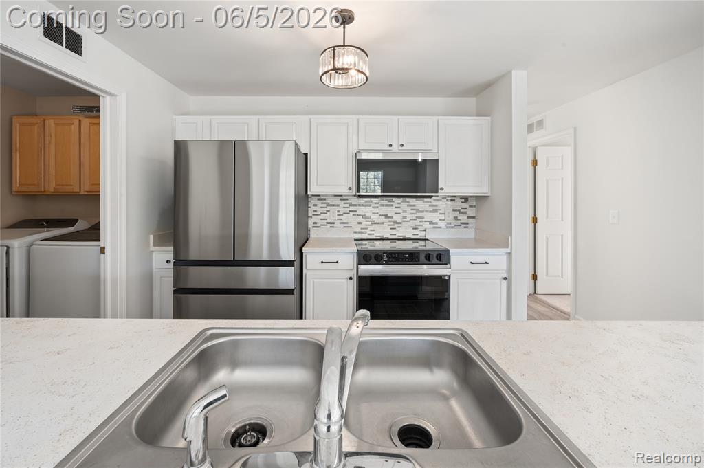 730 Amberly Drive, C, Waterford, MI 48328 — Photo 12