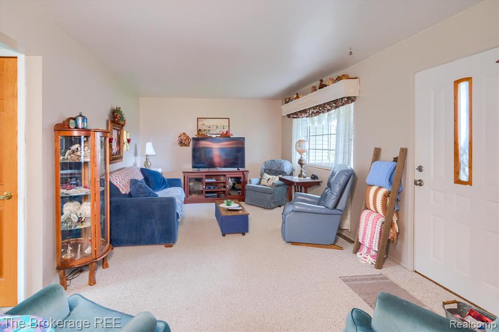 9370 Vienna Road, Otisville, MI 48463 — Photo 5