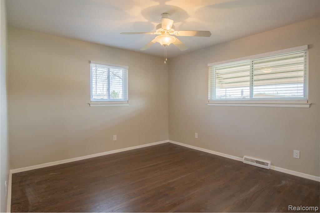 30705 Longfellow Avenue, Madison Heights, MI 48071 — Photo 12