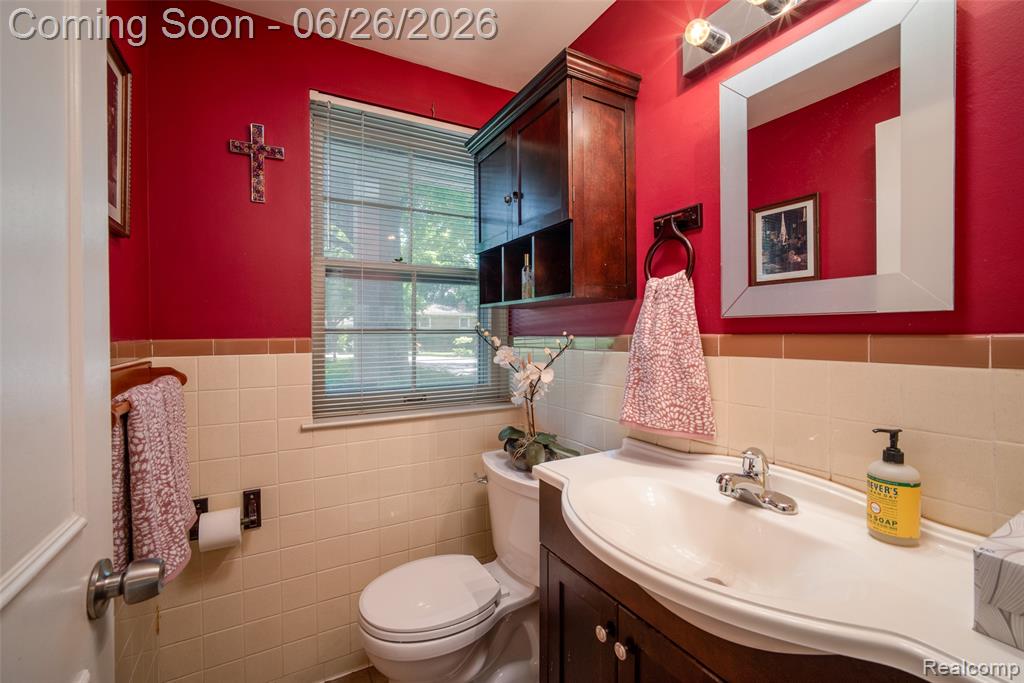 6826 Spruce Drive, Bloomfield Hills, MI 48301 — Photo 29