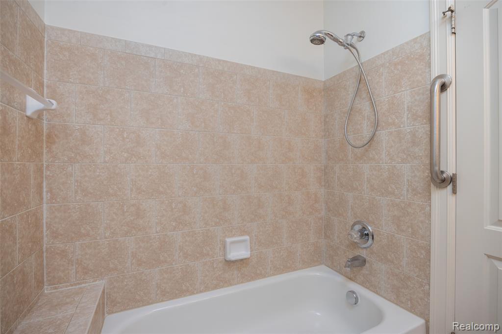 49290 Wayburn Drive, Macomb, MI 48042 — Photo 21