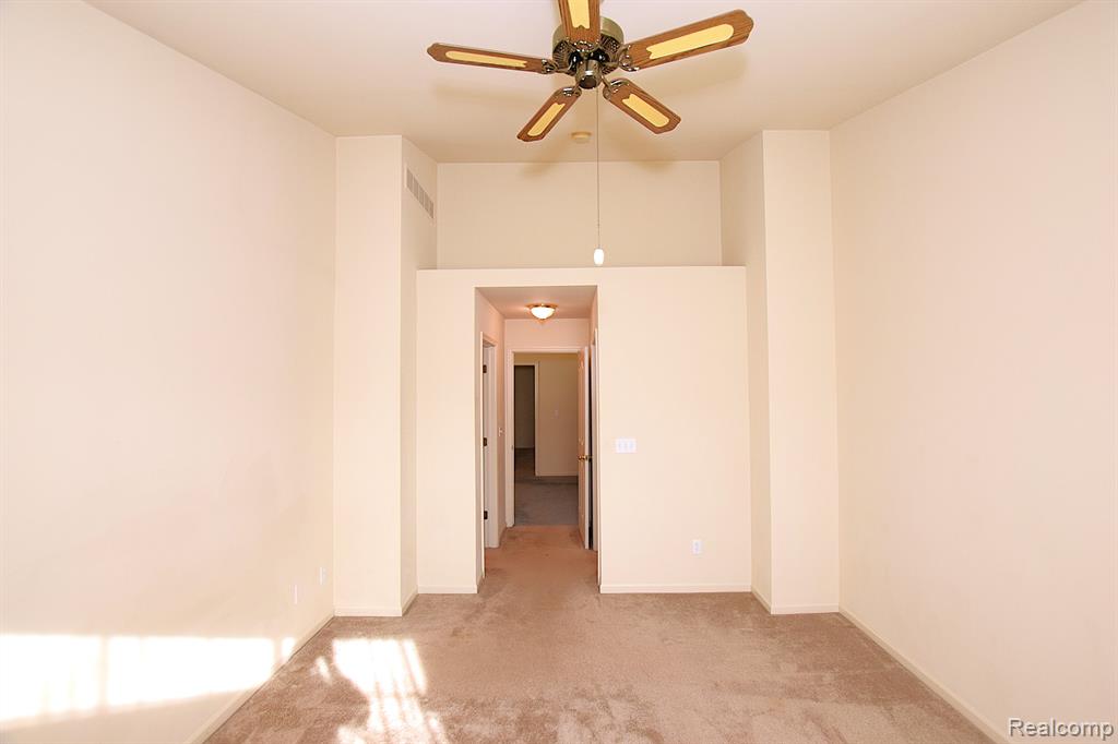 9 N VISTA, Auburn Hills, MI 48326 — Photo 13