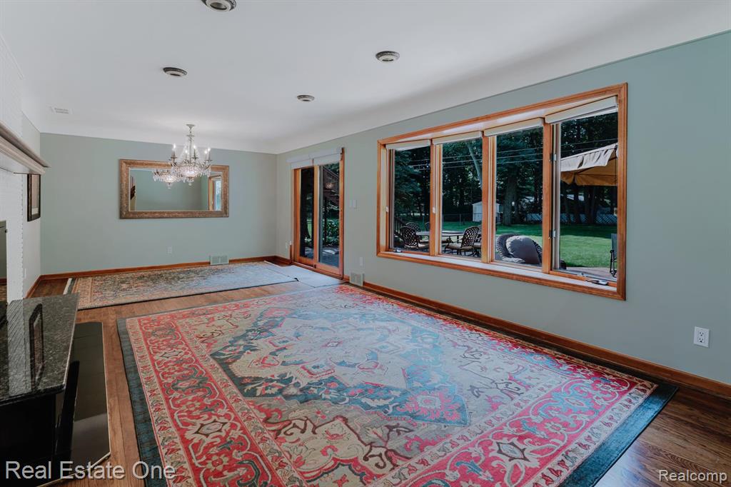 454 Lesdale Drive, Troy, MI 48085 — Photo 11
