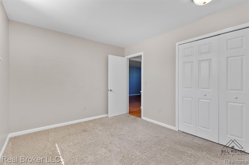 8140 CRESTVIEW Drive, Sterling Heights, MI 48312 — Photo 16