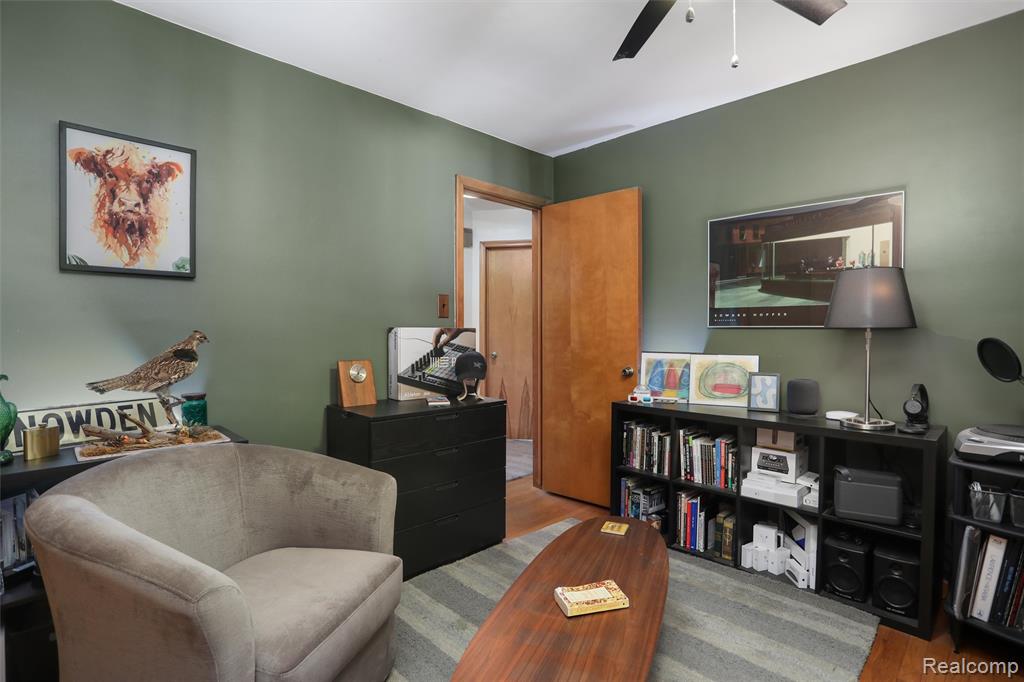 9912 Deering Street, Livonia, MI 48150 — Photo 17