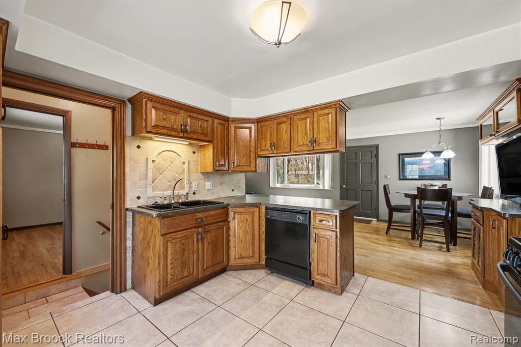 33711 Schneider Road, Chesterfield, MI 48047 — Photo 8