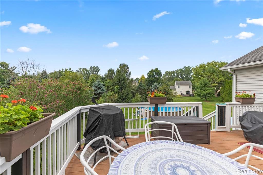 9327 Huron Park Drive, Brighton, MI 48116 — Photo 44
