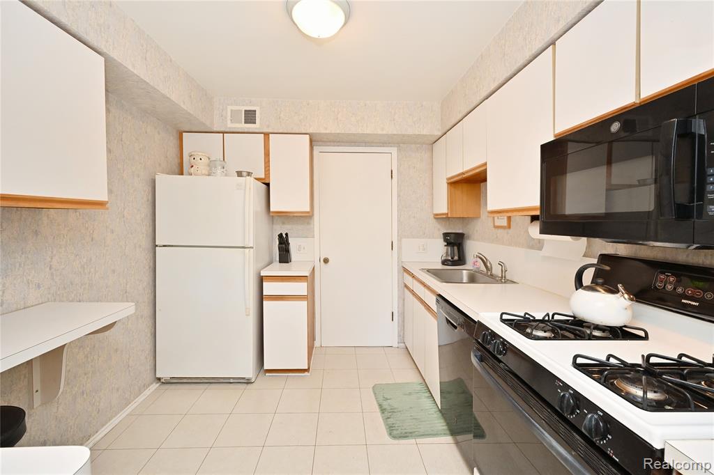 5391 Breeze Hill Place, Troy, MI 48098 — Photo 13