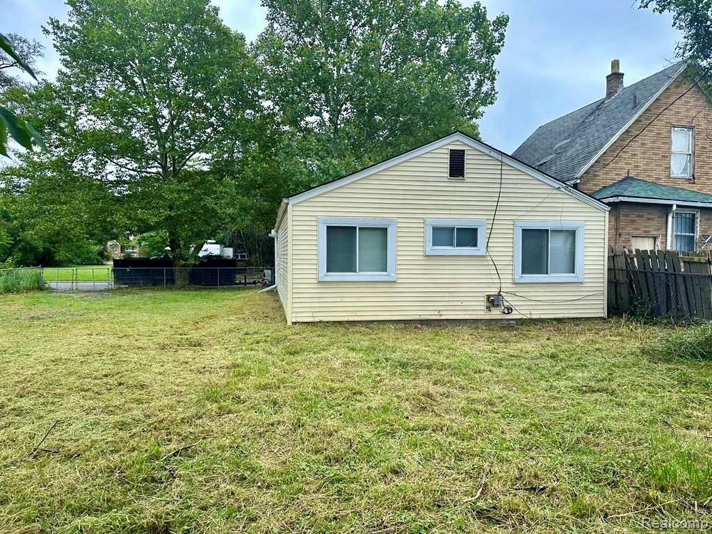 17167 Lumpkin Street, Hamtramck, MI 48212 — Photo 4