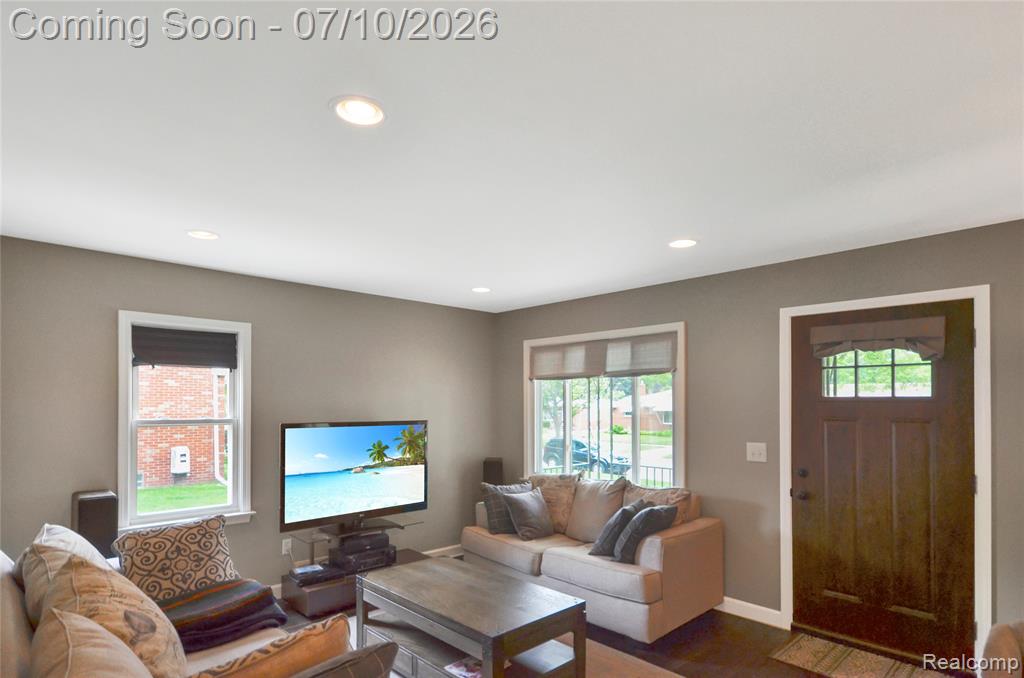 29067 Milton Avenue, Madison Heights, MI 48071 — Photo 4