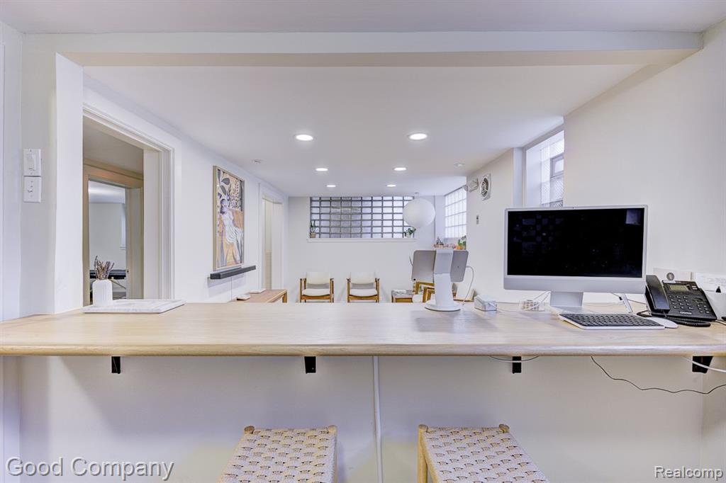 8750 W 9 Mile Road, Oak Park, MI 48237 — Photo 14