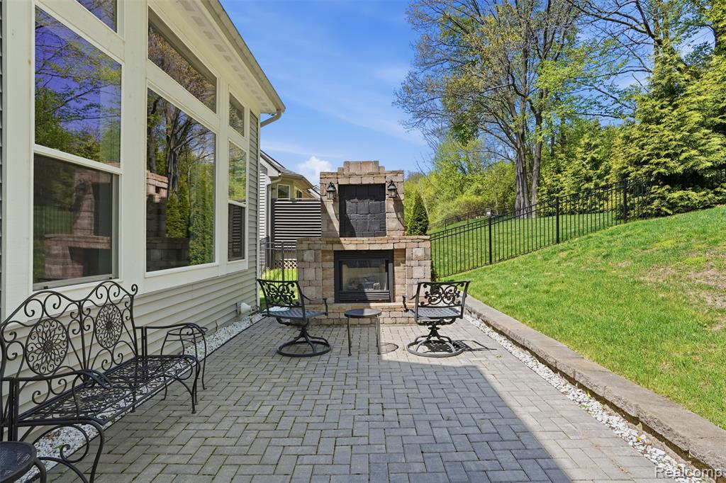 529 Napa Valley Drive, Milford, MI 48381 — Photo 30